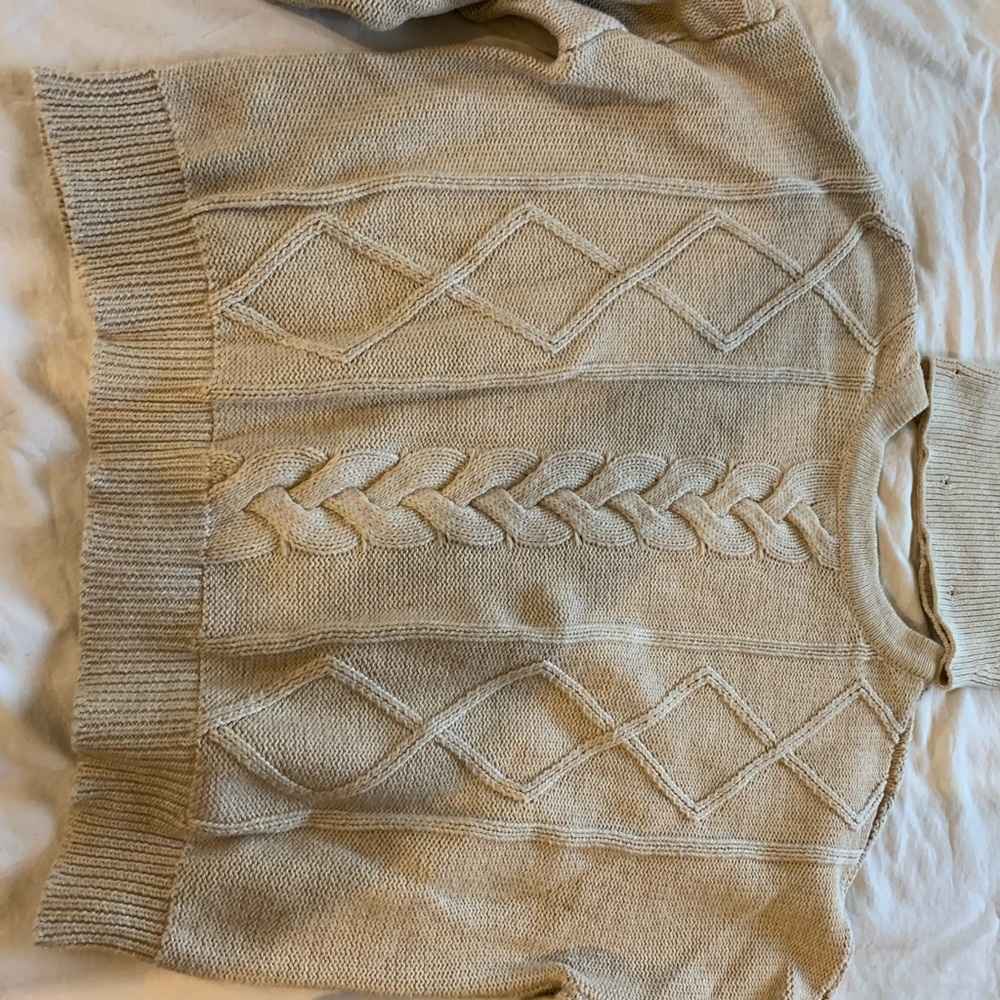 IVetta Capsule Cropped Cable Knit Sweater 💕 size S
